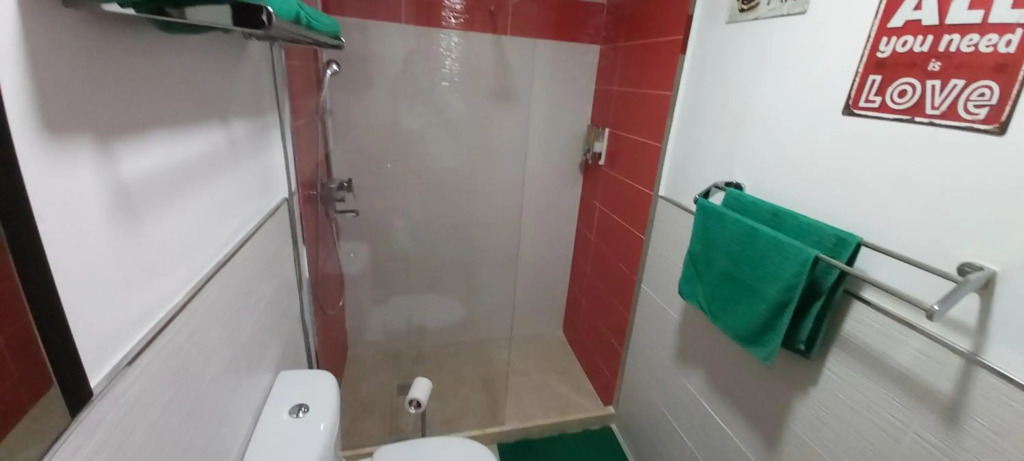 Loft Santa Cruz, Acoran
