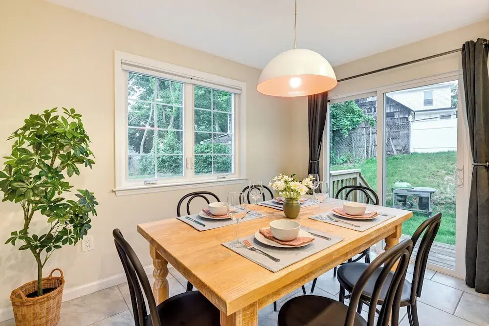 Walk to Shops & Dining: Glen Cove Apt w/ Yard!