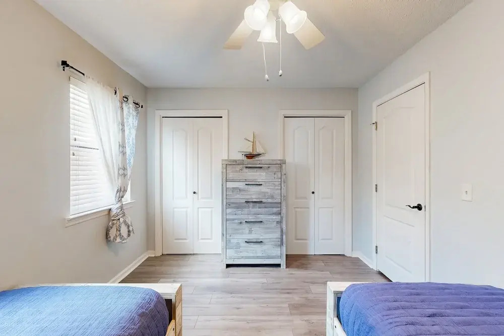 Inviting Condo With an Outdoor Pool, Washer/dryer, & AC - Near the Beach