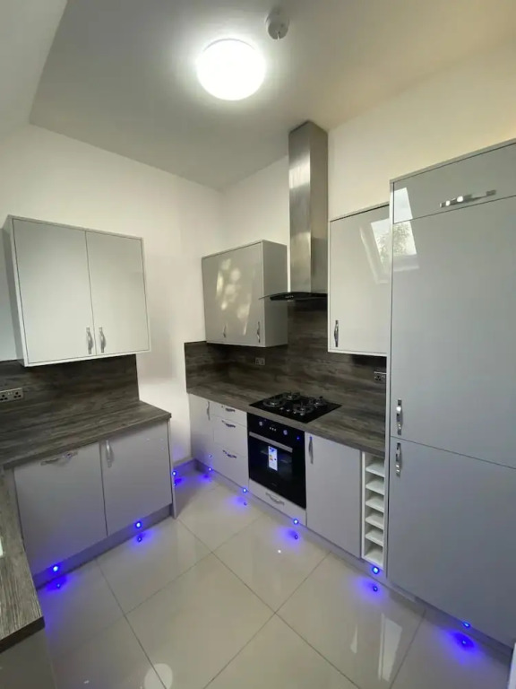 Remarkable 2-bed Penthouse in Wolverhampton