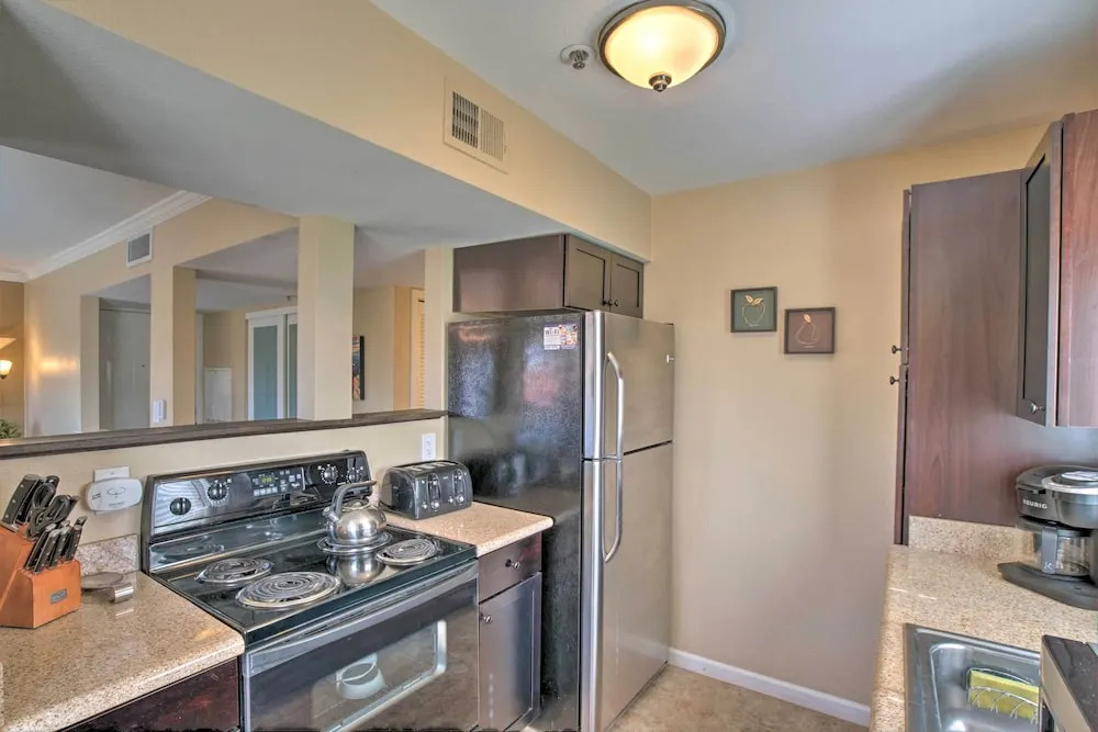 Scottsdale Condo on Golf Course w/ Pool Access!