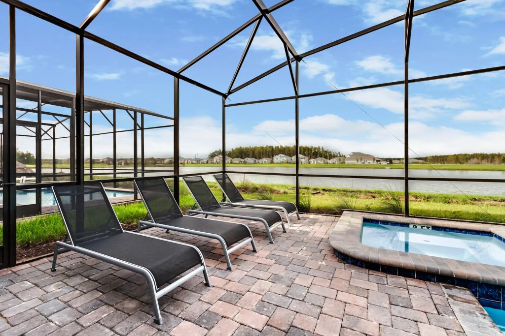 6 Bedrooms 6 Bathrooms Storey Lake 2851 Bd