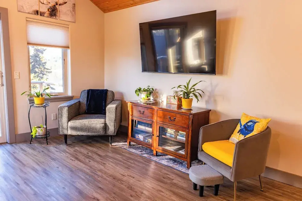 Lakeshore Suites