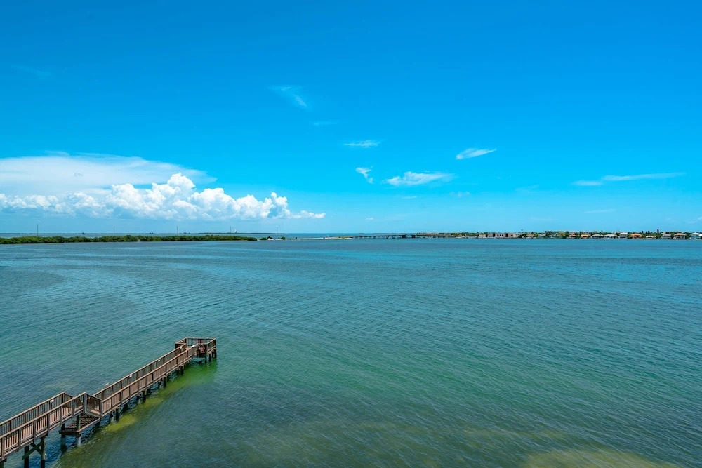Bahia Del Mar P-401 by Vtrips