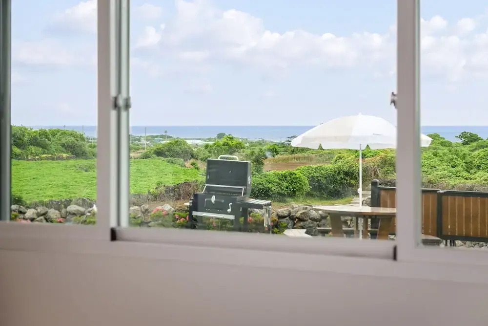 Gimnyeong Stonewall Private Pool Villa