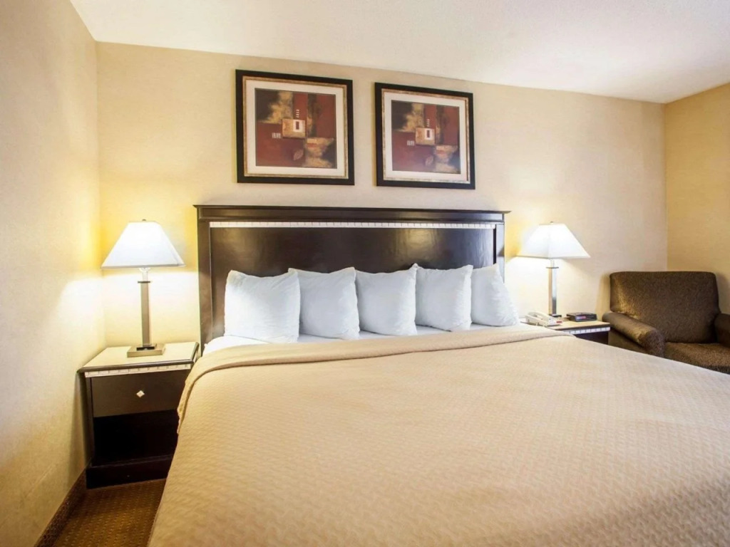 Quality Inn Aurora - Naperville Area