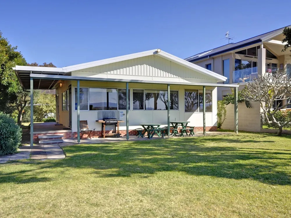 Sandy Shores, 18 Corlette Point Road