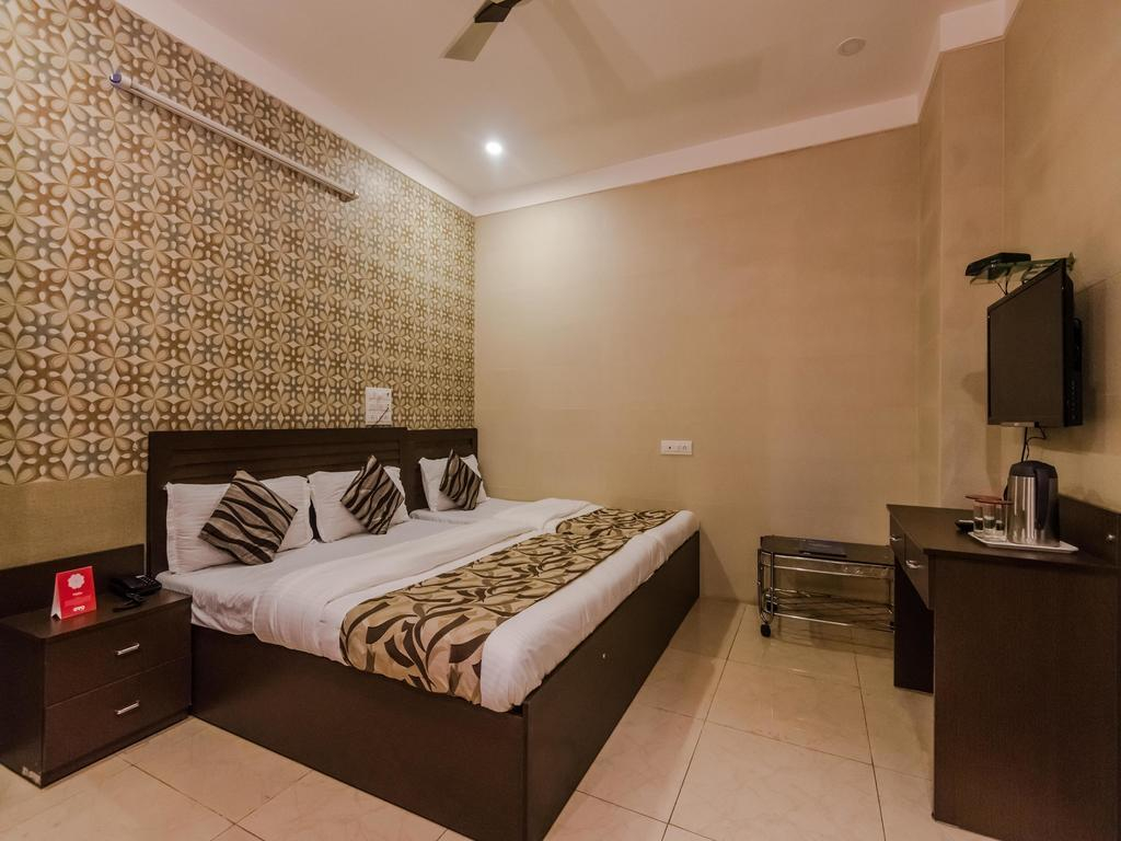 OYO 6371 Hotel Abrol