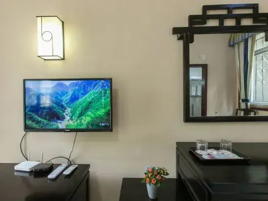 Cuiyuezhuang Countryside Hotel