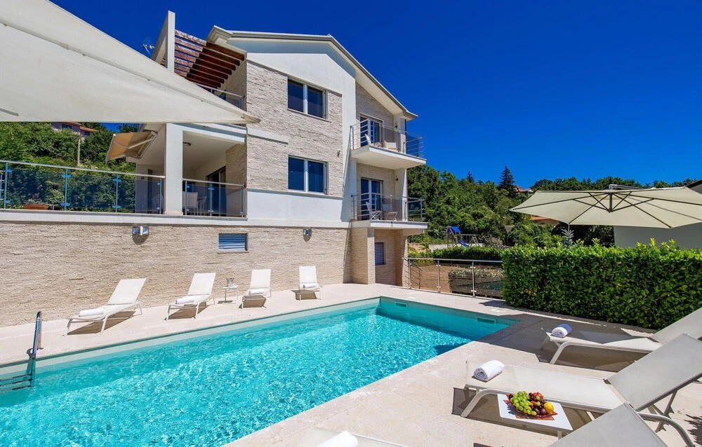 Amazing Home in Icici With 5 Bedrooms, Wifi and Outdoor Swimming Pool