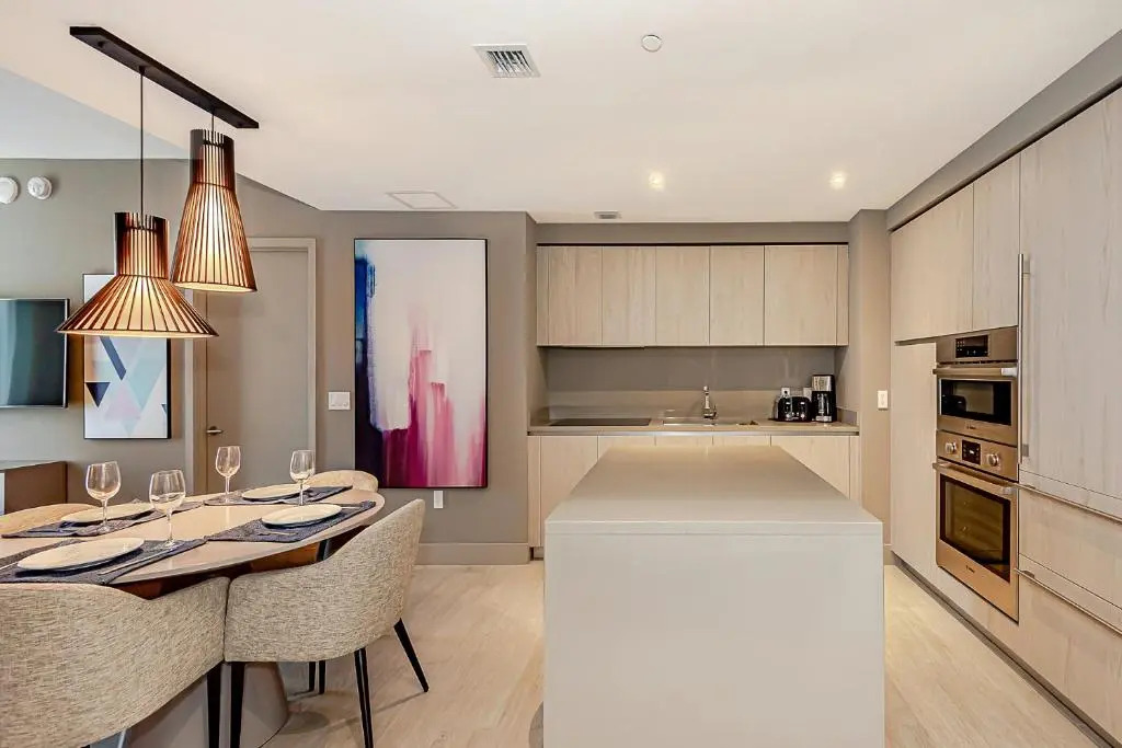 5 * Front OCEAN View - 34th TOP FLOOR: Brand New 2BR