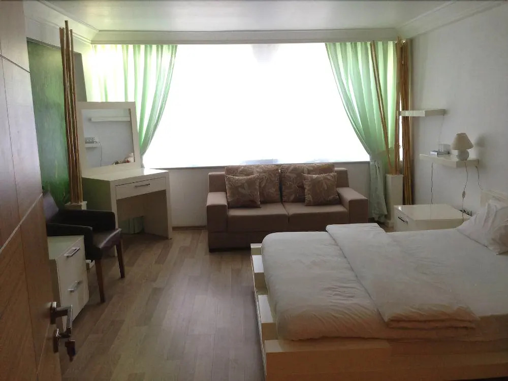 Gc Suites 1