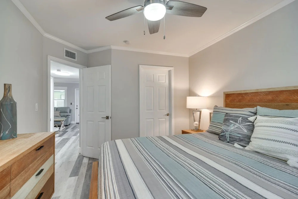 Indian Rocks Beach Retreat: Walk to Beaches!
