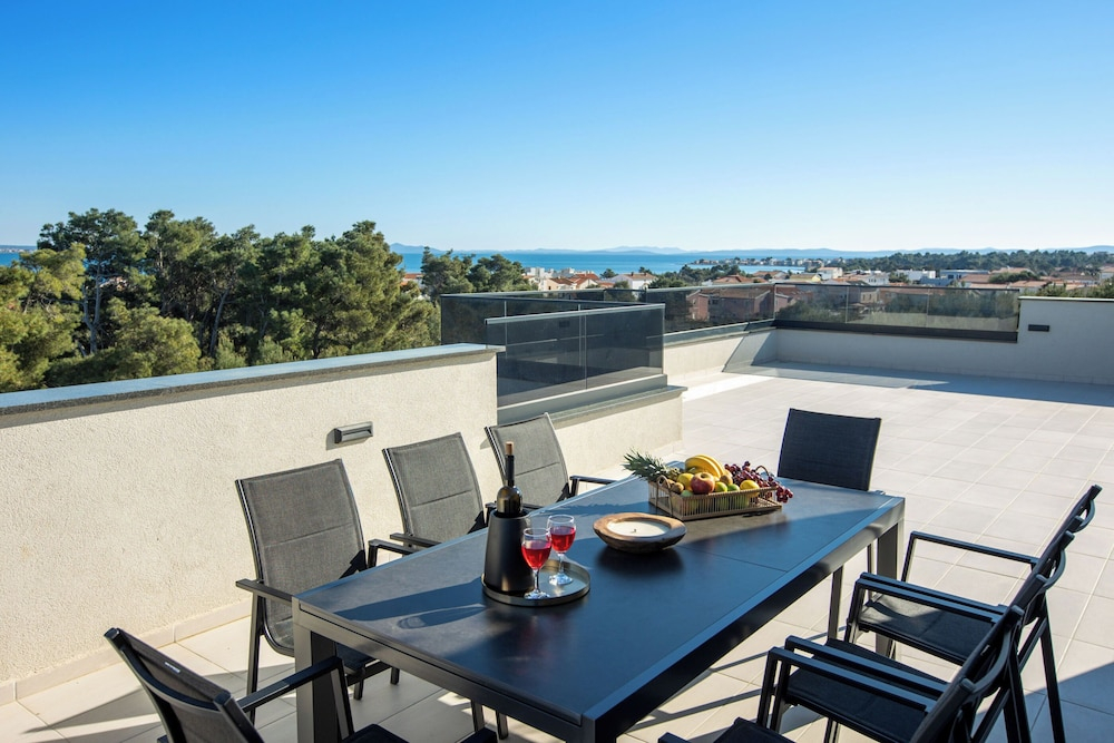 Apartments Luxury Villa V2 with rooftop