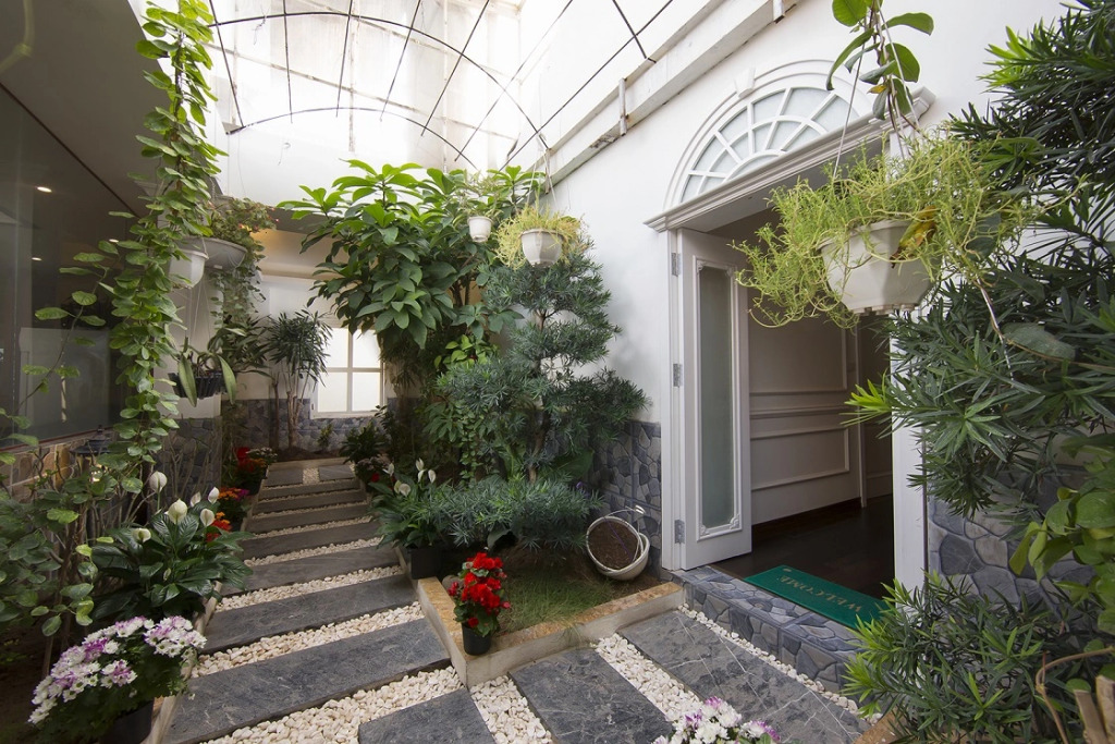 Oasis Hotel