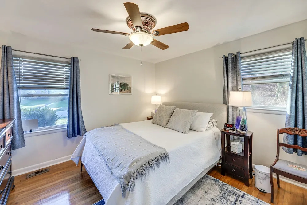 Lovely Lexington Home: 4 Mi to Downtown!