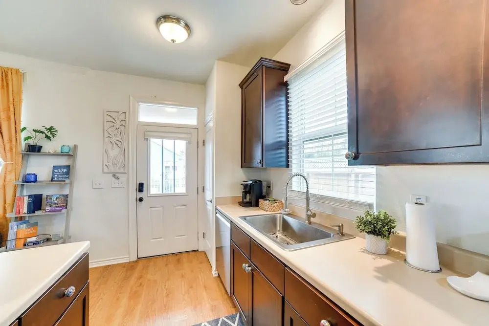 Walk to Beach: Family Home w/ Patio in Galveston