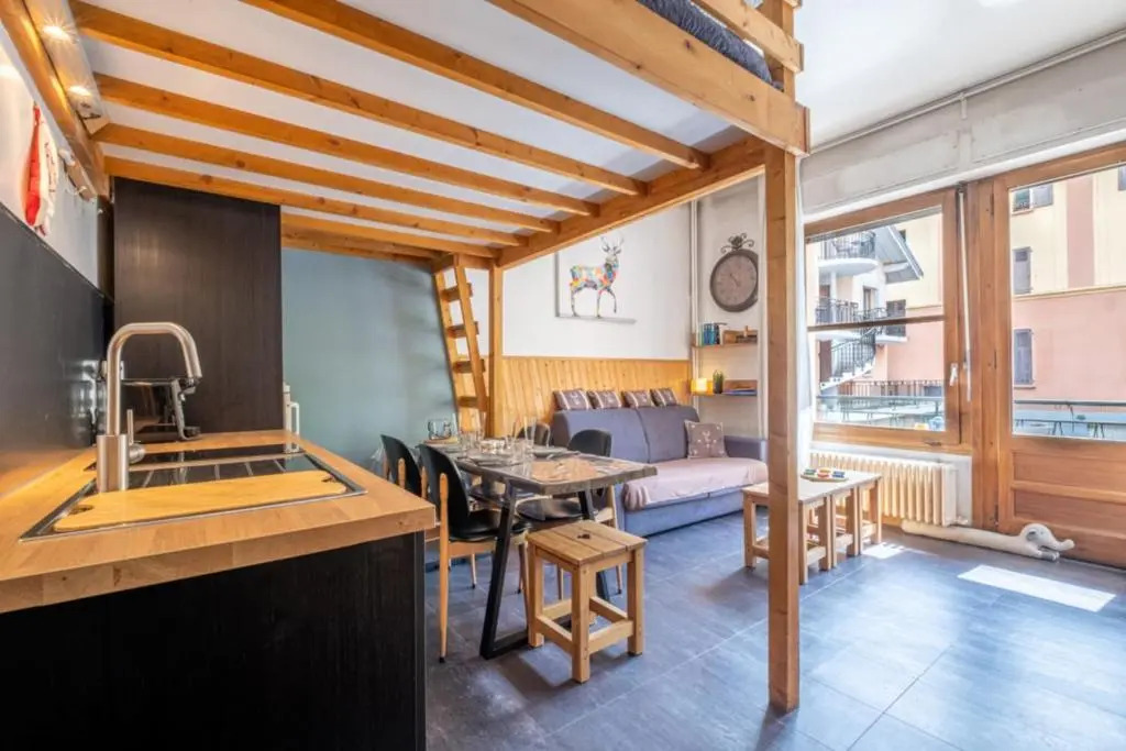 Warm Haven in Chamonix with Balcony