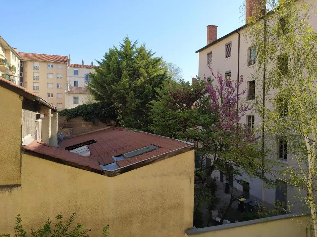 Berge du Rhône, beau studio, proximité immédiate Universités Lyon 2 et Lyon 3, centre Lyon
