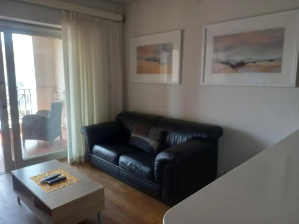Mount Royal 29 - Large 1 bed with balcony