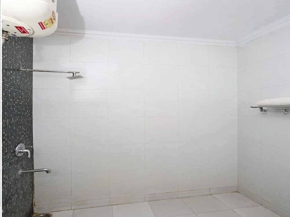 OYO 6895 Hotel Cybercity Rooms & Suites