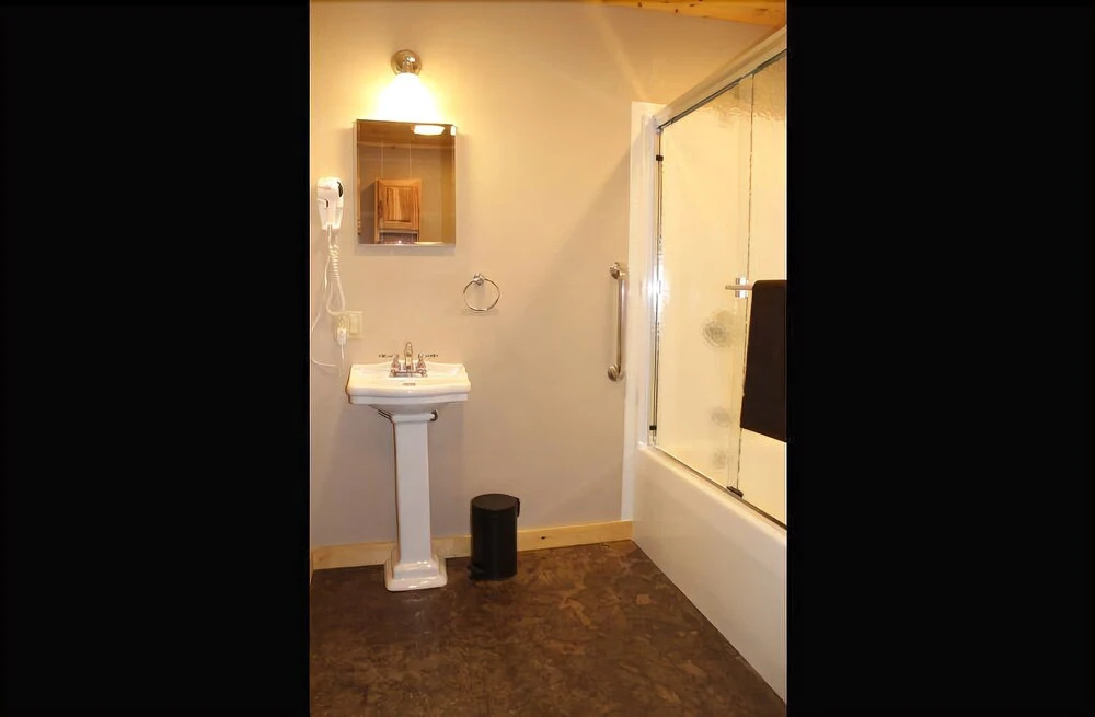 Hot Tub, Sauna, Fireplace, A/c, Dog Friendly, 1 mi to Whiteface, Forest View, Cascade Mountain Chalet