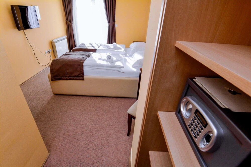 Hotel Majna