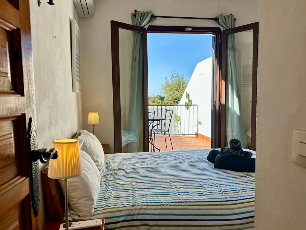 Casa con terraza y hermoso jardín comunal
