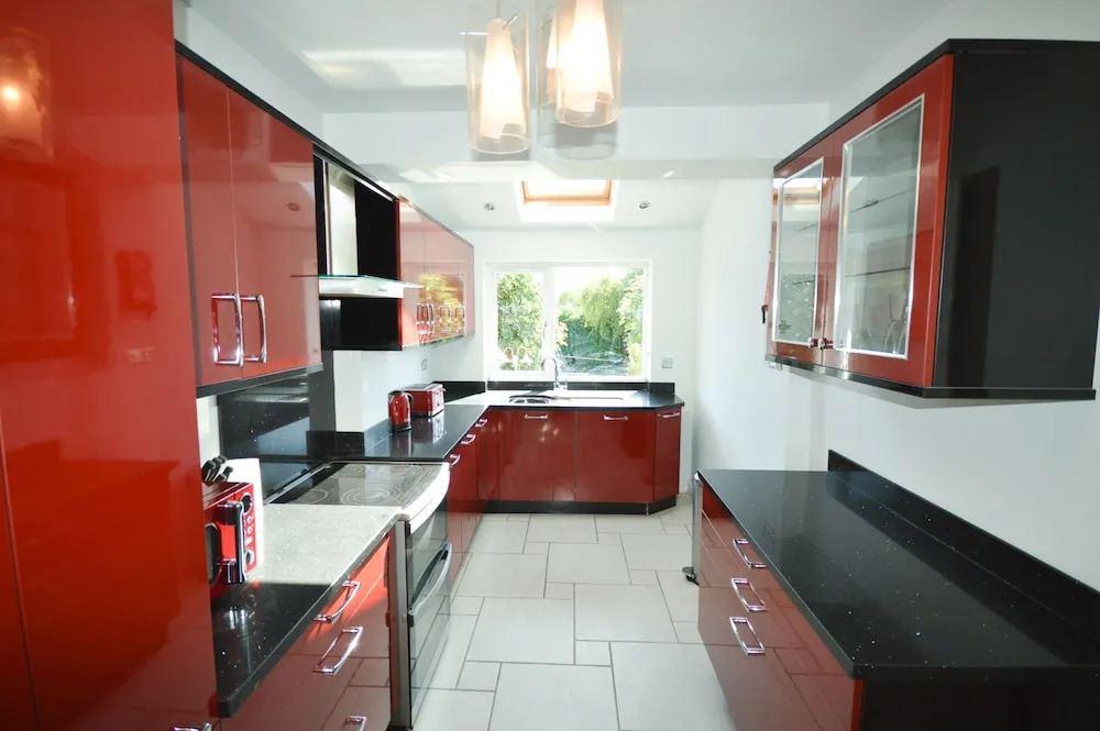 Fantastic 4 Bedroom House In Bath With Garden