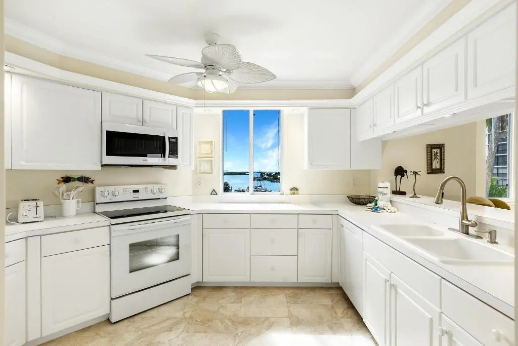 Ocean Harbor 502B