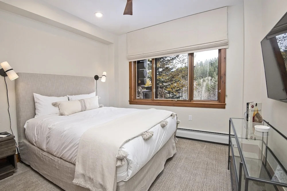 Snowlcoud 203 3 Bedroom Condo by Redawning