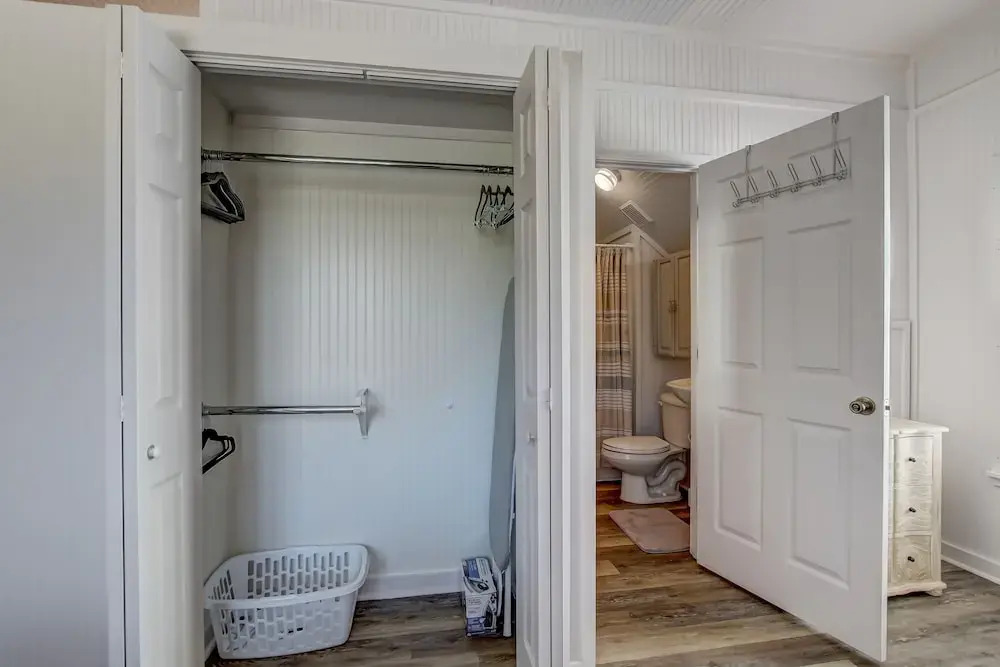 313 New Street 1 Bedroom Apts by RedAwning