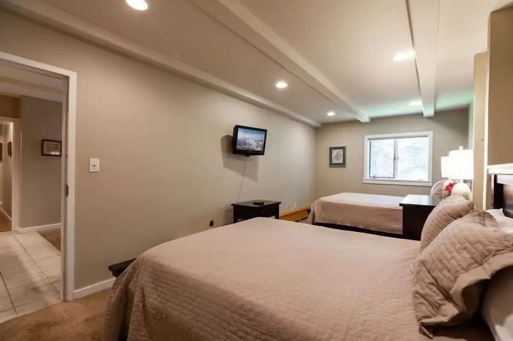 Condo with Outdoor Heated Pool and Free WiFi
