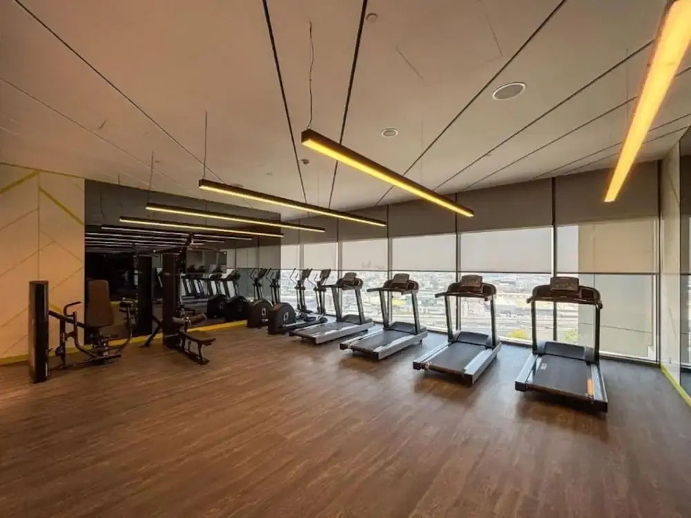 2BR Near Downtown w Balcony Pool Canal Views