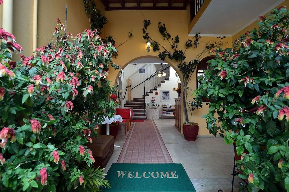 Eleni Apartments