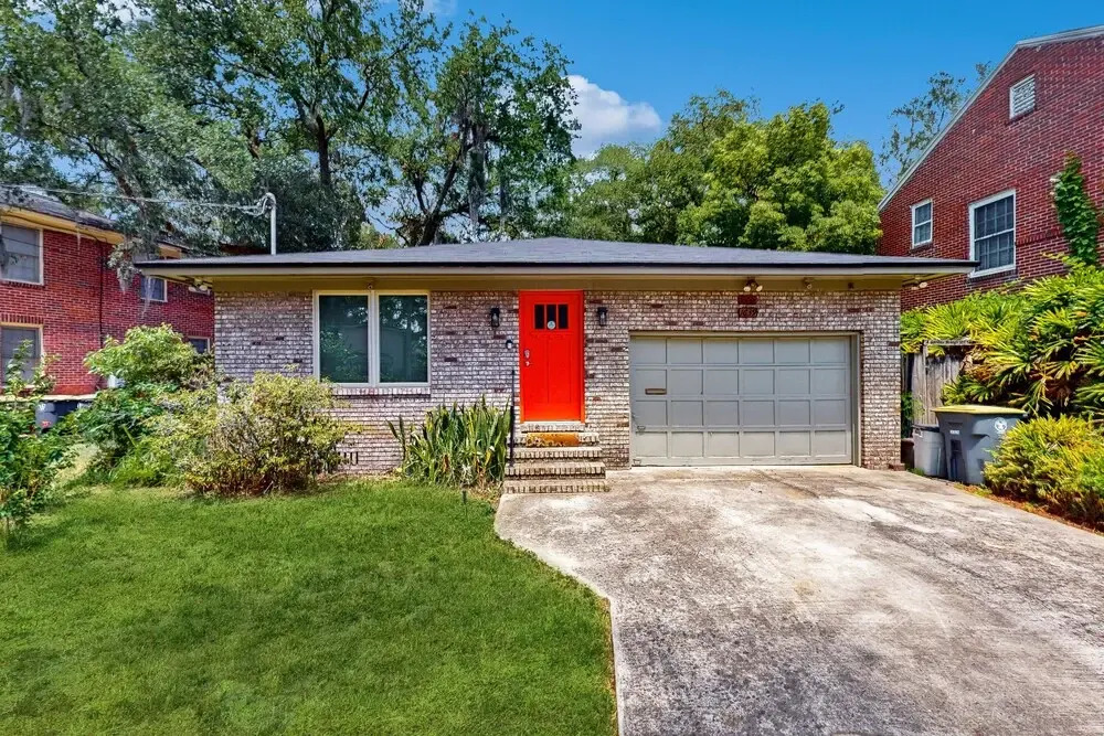 Updated House With Enclosed Yard, Patio, Central AC, & Washer/dryer