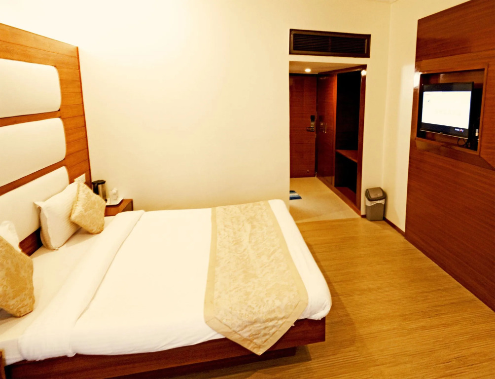 Royal Jardin Whistling Pines Resort
