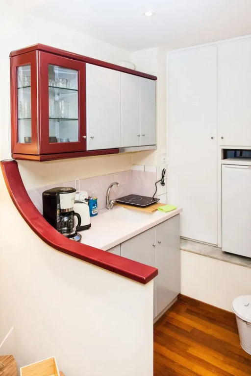 Centrally Located Studio In Athens