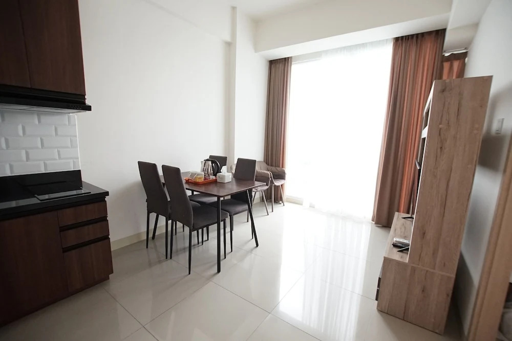 Treepark BSD by Kakarama Room