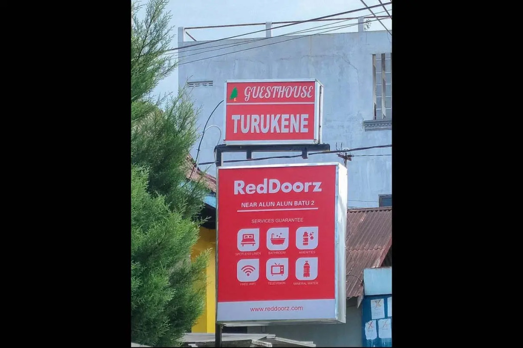 RedDoorz near Alun Alun Batu 2