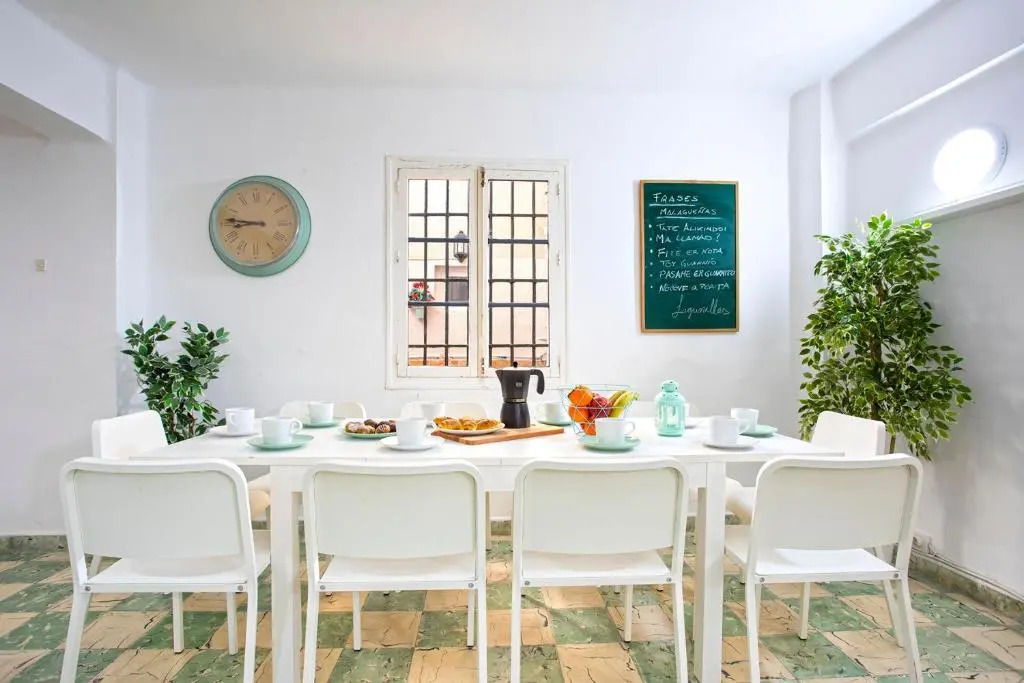 BIG FLAT IN CITY CENTER, UP To 12 PEOPLE