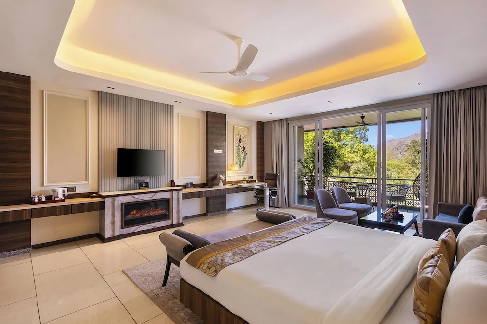 Mountain Creek by ELIVAAS Prive Pet-friendly 1 Luxe Room with Shared Pool and Gazebo