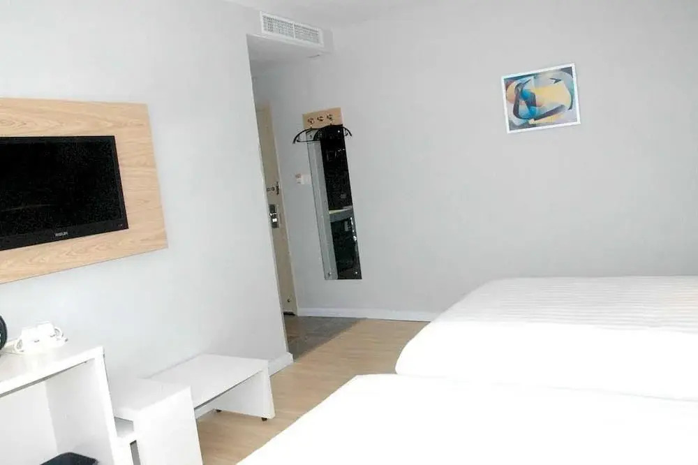 Motel-Langfang High Speed Railway Station Heping Road Branch