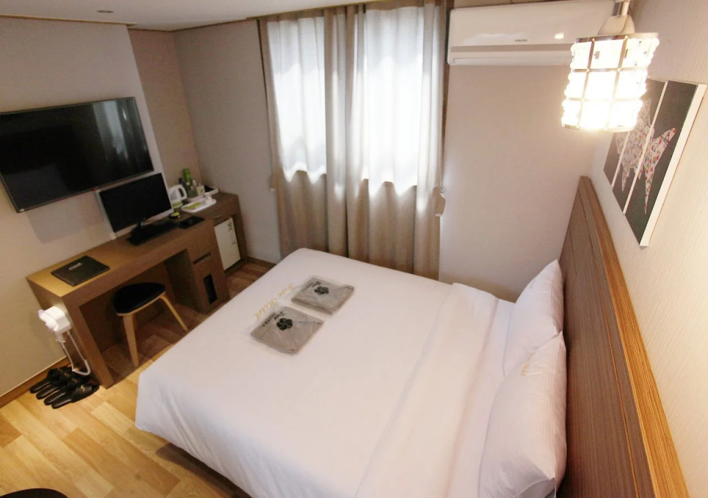 Free Hotel