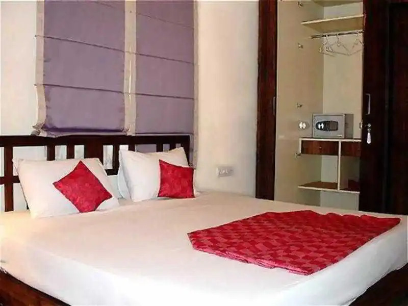 Mint Queensway Suites