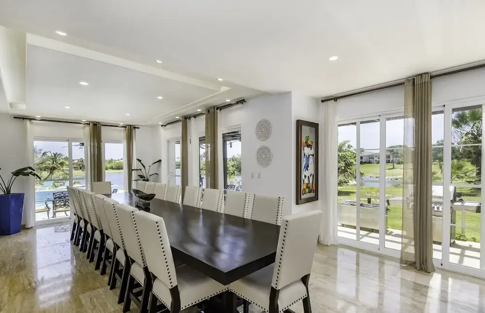 Amazing Private Villa with Chef & Maids