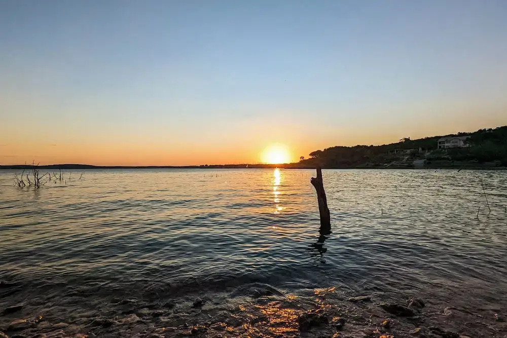 Lakefront, Private 3br, Dog-friendly Rental