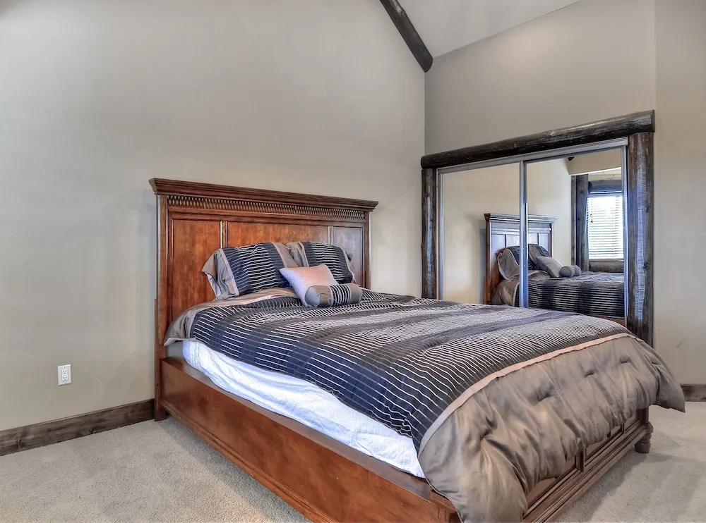 No 4 Grand 8 Bedroom Estate at Castle Glen