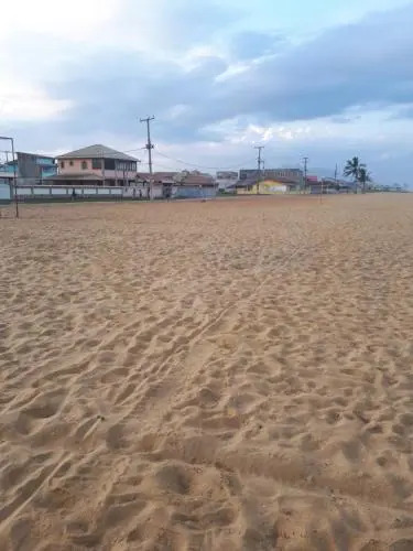 Casa em Unamar,Cabo Frio,à 200m da praia,em condomínio com segurança 24 hs