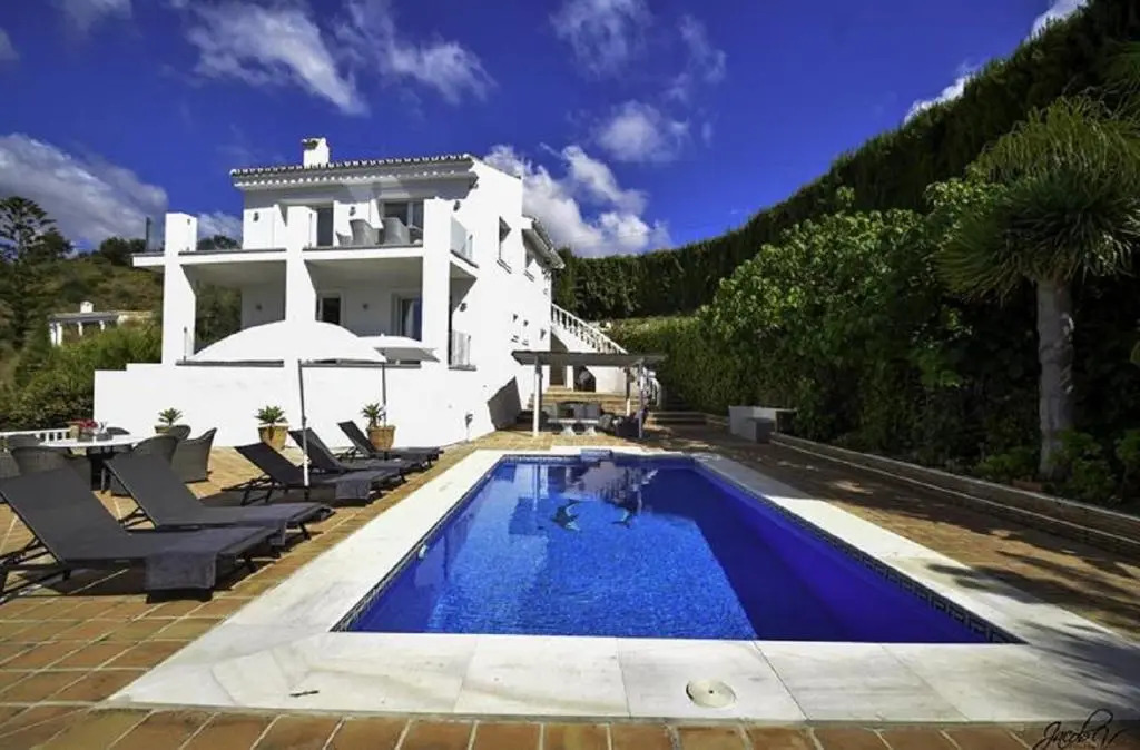Exquisite villa near beach with Heated pool
